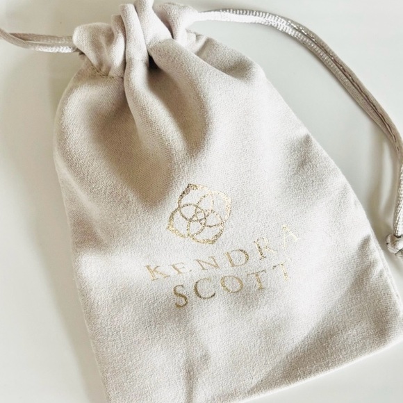 Kendra Scott Hallie Short Pendant Necklace Sky Blue Opalite Illusion Stone NWT - Picture 4 of 8